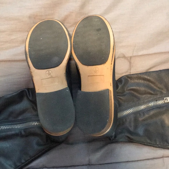 Shoes - Picture 3 of 4